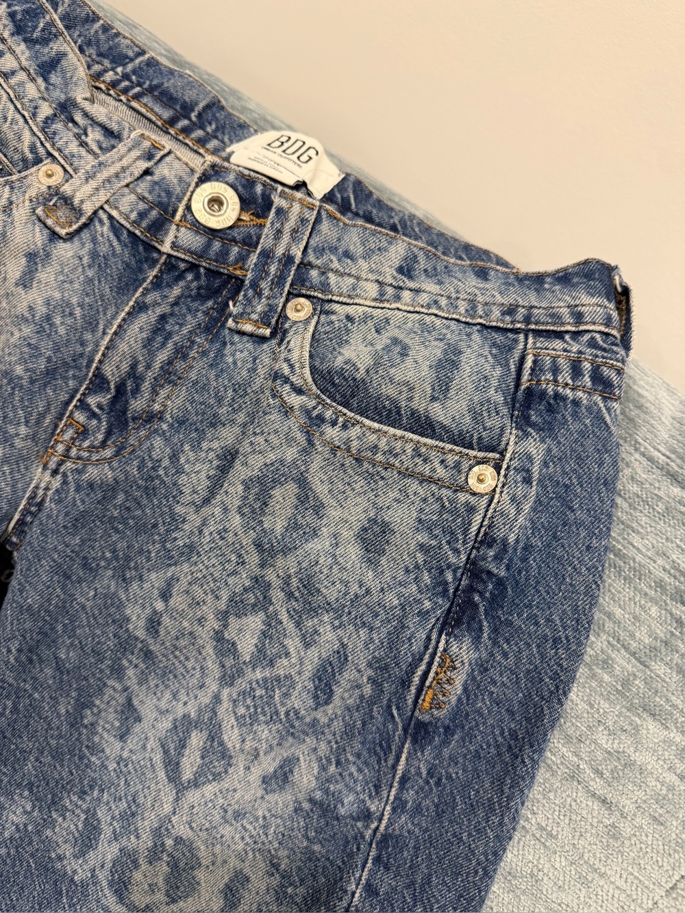 BDG Women’s - Blue Snake-Print Wide Leg Jeans - Picture 4 of 12